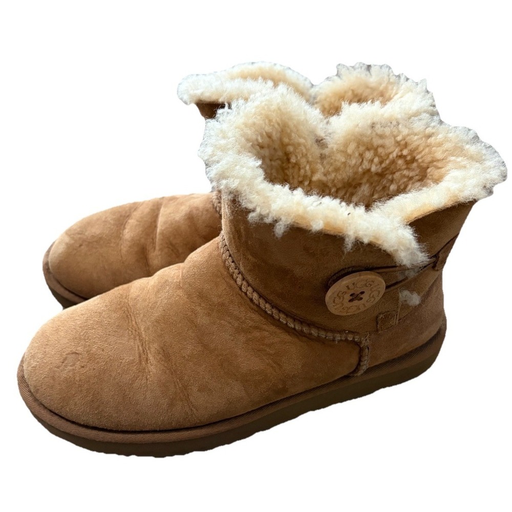UGG Bailey Button II Chestnut Shearling Mini Boots Women’s Size 9